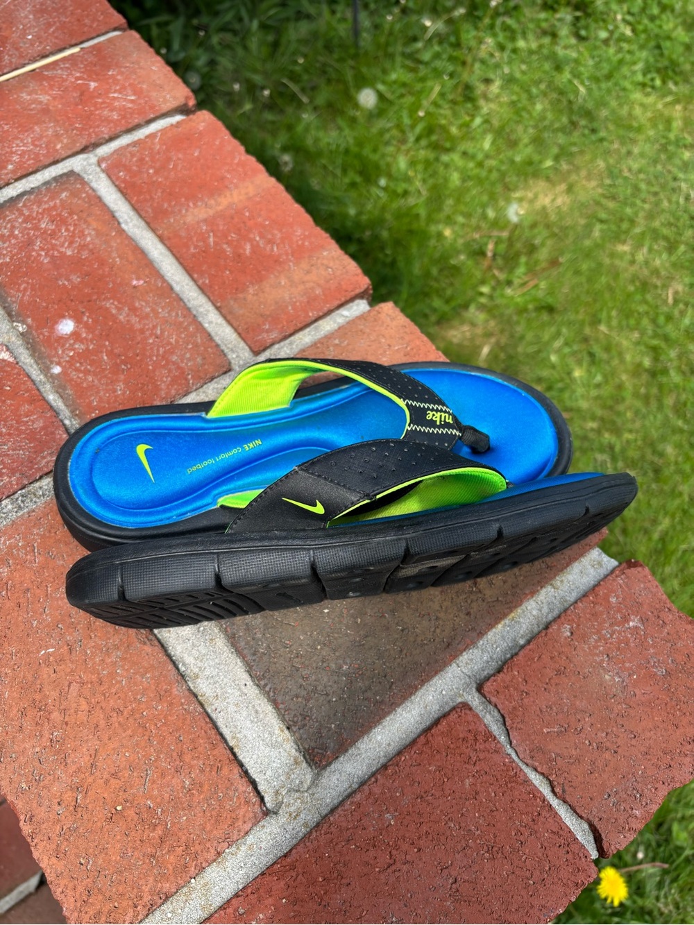 Nike Women’s Comfort Thong Flip Flops – Black/Blue/Volt – Size 8 - Picture 4 of 5